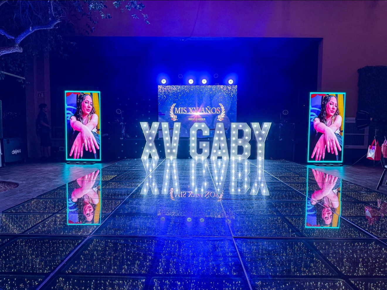 Paneles LED en un evento de XV años